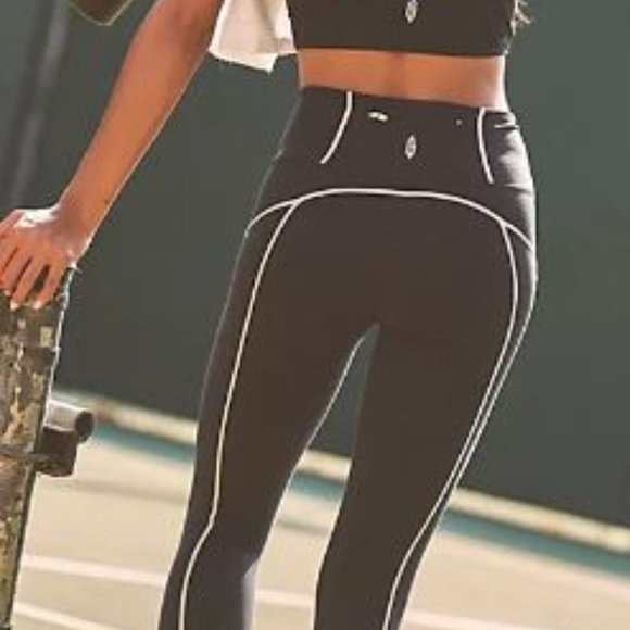 Free People - You're A Peach Active Legging Secret Moss - Picture 3 of 4